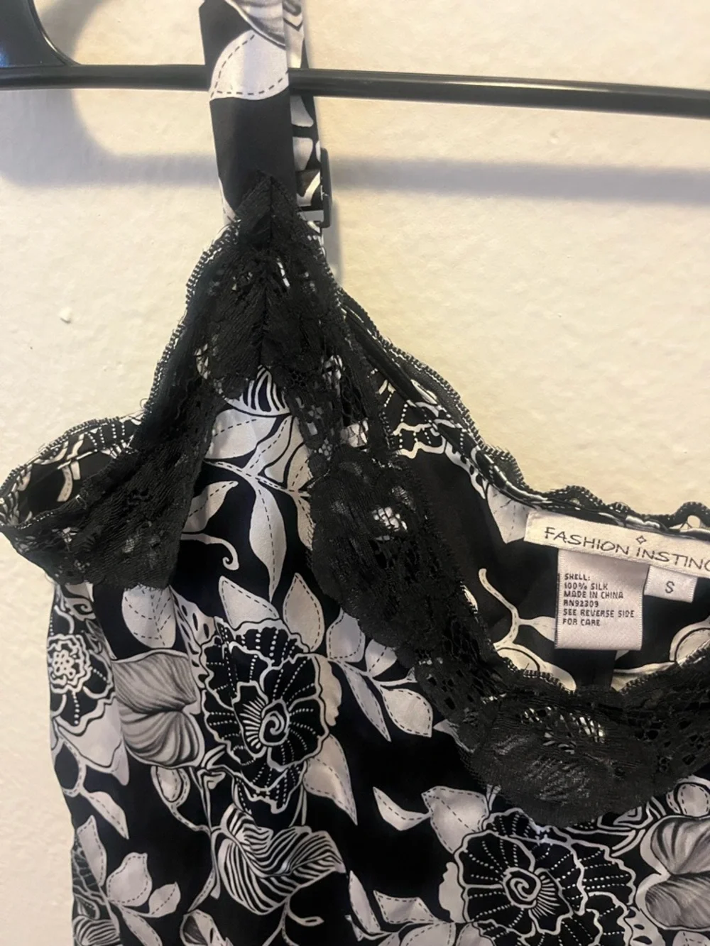 ✨Floral 100% Silk Lace-Trim Cami in Black & Cream - Picture 6 of 8